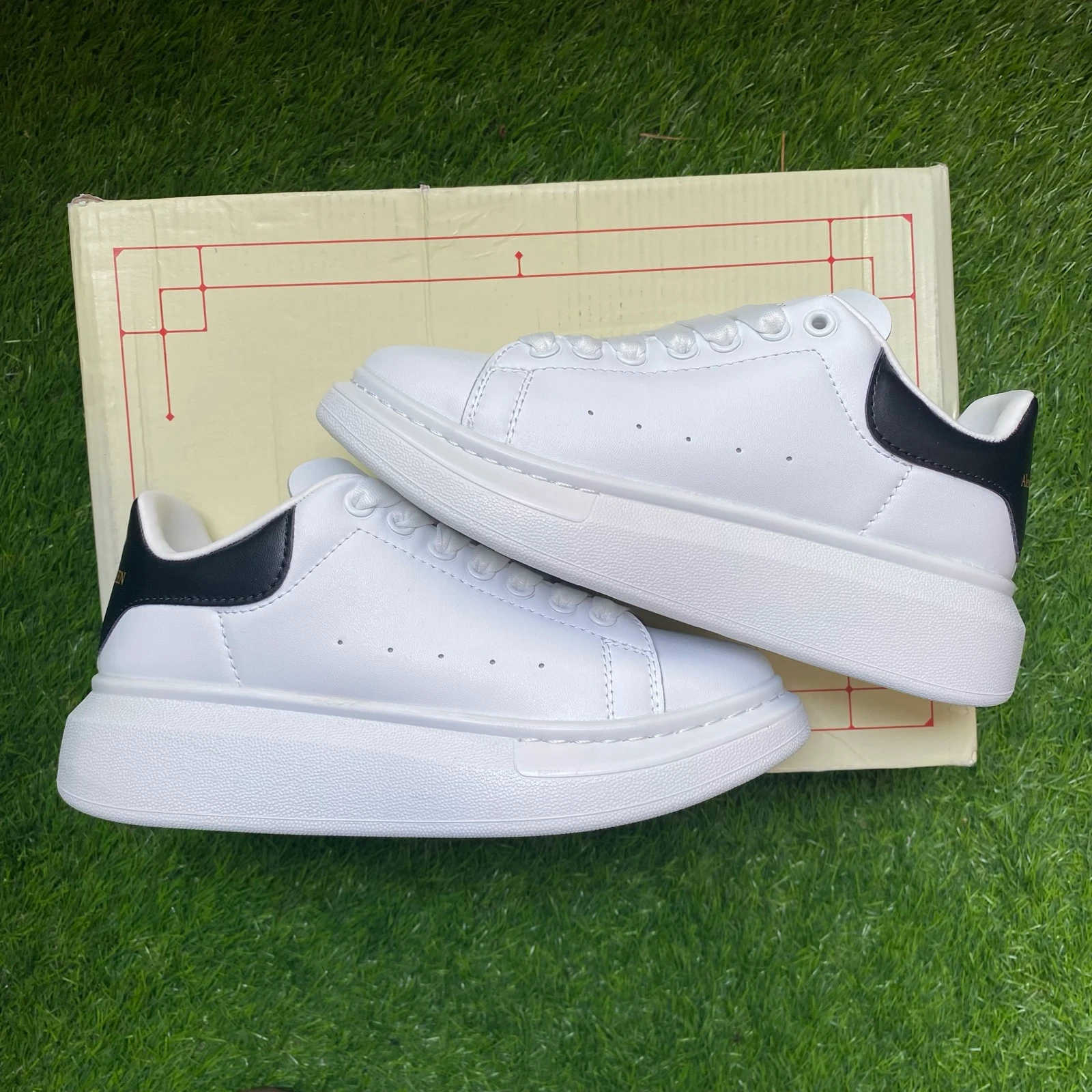 Alexander McQueen Oversized Black and White | Size 36 | New | With Box – photo 5